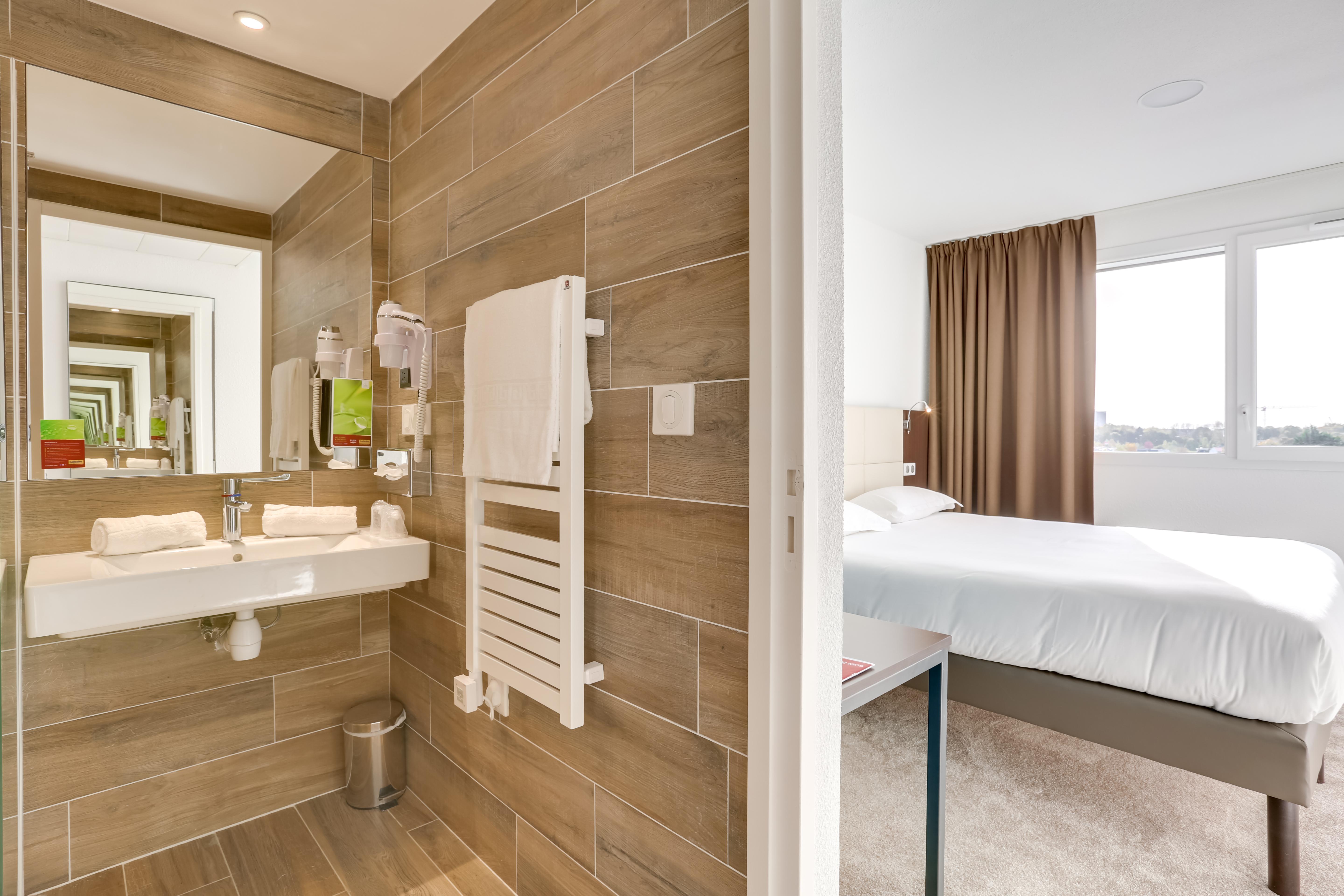 B&B Hotel Caen Memorial Saint-Contest ภายนอก รูปภาพ